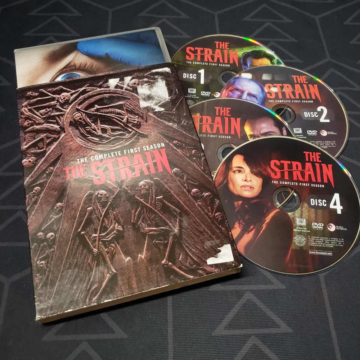 The Strain: Season 1 (DVD)